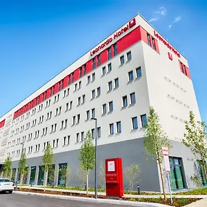 Leonardo East מלון
